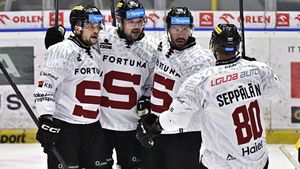 ONLINE: Třinec - Vítkovice 8:2. Sparta i Pardubice vedou. Plzeň na Kladně třikrát udeřila