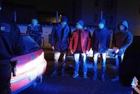 Opilý Ukrajinec s autem bez technické vezl pět kamarádů: Nezastavil ho zákaz ani závora