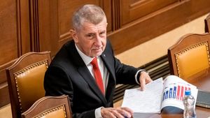 Opozice jde po Babišovi. Vláda dnes čelí dalšímu pokusu o vyslovení nedůvěry, glosujeme živě