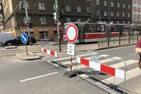 Díra »do pekla« na Želivárně: Potrubí pod zemí je v žalostném stavu, zní z radnice Prahy 3