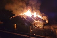 Děsivé probuzení na Brněnsku: Rodina zjistila, že je jejich dům v plamenech