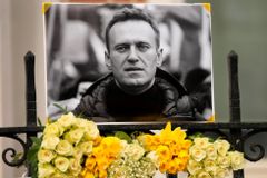 Ostře sledovaný pohřeb Navalného: Zátarasy u kostela v Moskvě a obavy vdovy Julije 