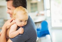 Mateřská a otcovská: Kdy a komu stát usnadní život?