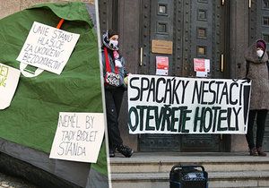 The Spáčáky happening started in front of the Prague City Hall on February 15, 2021, hotels are starting!  The organizers drew attention to the situation of people living on the streets and perhaps help in the form of the establishment of so-called humanitarian hotels.