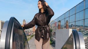 Oversized bundám odzvonilo. Letšnímu podzimu vládne zvýrazněný pas