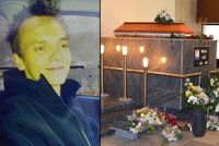 Pohřeb vězně, kterého omylem na Pankráci usmrtili drogou: Snoubenka obřad probrečela!