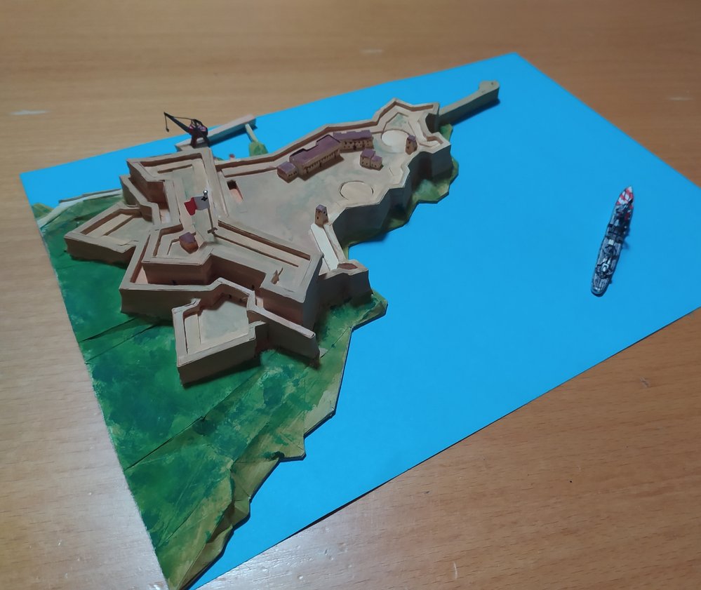Papírový model pevnosti Ricasoli na Maltě zaslaný do soutěže Papírový pohár