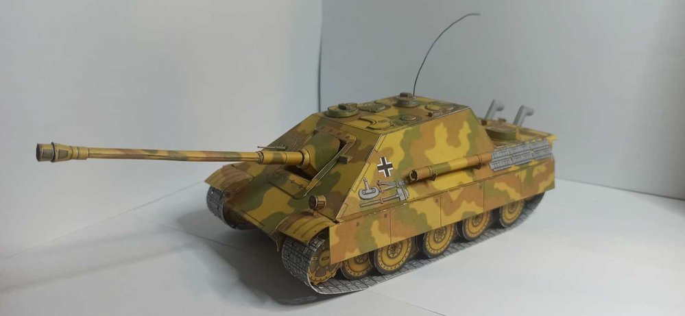 Papírový model tanku přihlásil do soutěže Vojtěch Steiner