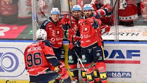 Pardubice - Třinec 5:4p. Oceláři poprvé prohráli, rozhodl Mandát. Uspěla Sparta i Plzeň Pardubice - Třinec 5:4p. Oceláři poprvé prohráli, rozhodl Mandát. Uspěla Sparta i Plzeň