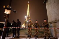 Eiffelova věž cílem teroristů: Mladý pár tam chtěl útočit jménem ISIS