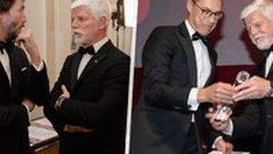 Pavel na cenách Global Citizen: Stubba ocenil jako lídra evropské bezpečnosti. Setkal se s Reevesem Pavel na cenách Global Citizen: Stubba ocenil jako lídra evropské bezpečnosti. Setkal se s Reevesem