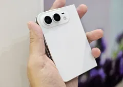 Pět velkých nedostatků skládacích telefonů, které ani Apple nevyřeší. Fyzika platí pro všechny stejně Pět velkých nedostatků skládacích telefonů, které ani Apple nevyřeší. Fyzika platí pro všechny stejně