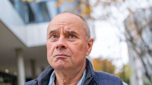Petr (45) naletěl internetovým poradcům! Teď mu hrozí exekuce Petr (45) naletěl internetovým poradcům! Teď mu hrozí exekuce