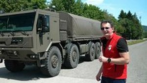 Petr Gilar nechal Martina Vaculíka řídit Tatru Force s novým dvanáctiválcem. Jak do dopadlo? Petr Gilar nechal Martina Vaculíka řídit Tatru Force s novým dvanáctiválcem. Jak do dopadlo?