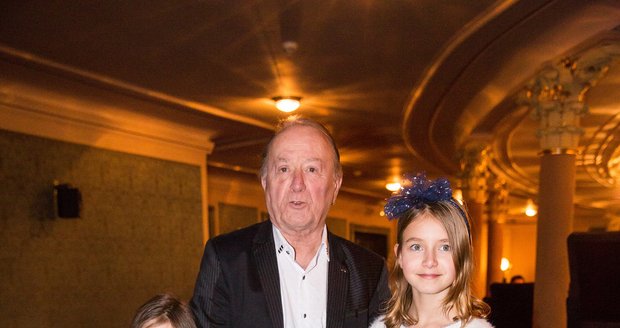Petr Janda s dcerami Rozárkou a Anežkou