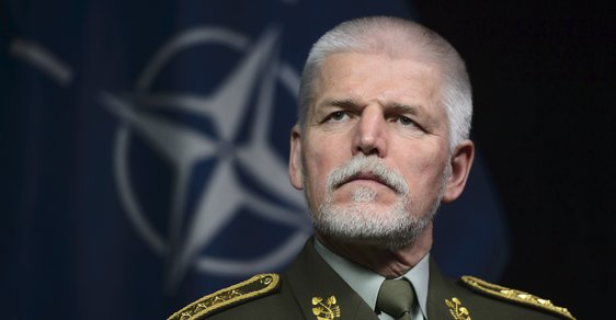 Generál Petr Pavel  byl předsedou Vojenského výboru NATO, ale také komunistickým vojenským špionem