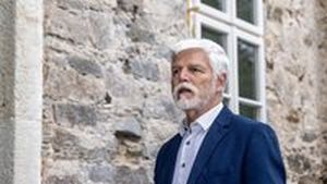 Petr Pavel v Karlovarském kraji: Návštěva slavné porcelánky i relikviáře svatého Maura Petr Pavel v Karlovarském kraji: Návštěva slavné porcelánky i relikviáře svatého Maura