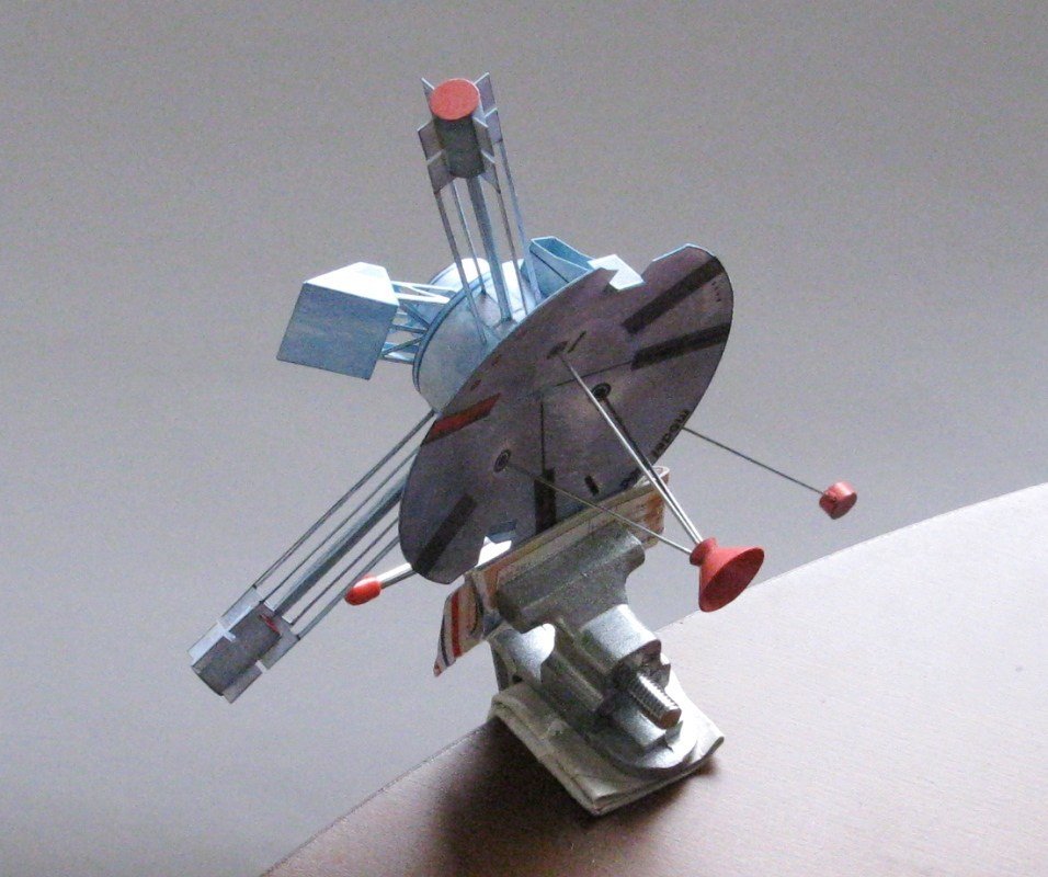 Vystřihovánka sondy Pioneer 10 z ábíčka