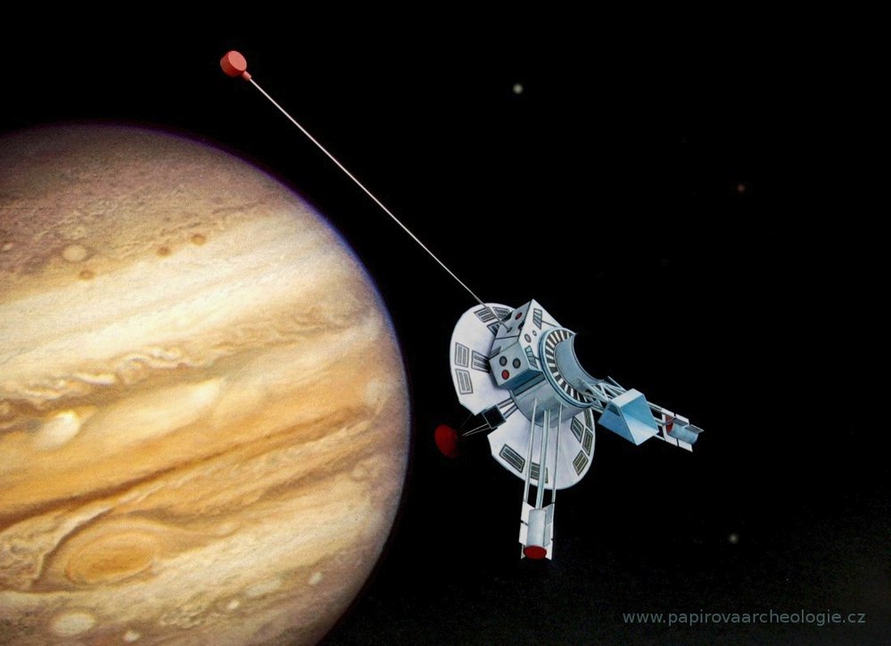 Pioneer 10 z papíru v kompozici s Jupiterem