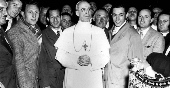 Nacismus a náboženství: Chtěl Hitler unést Pia XII., jednoho z nejkritizovanějších papežů novověku?