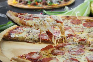 Domácí pizza: Jak ji připravit, aby chutnala jako z pizzerie