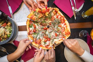 Pizza calzone, květáková i boloňská: Nejlepší recepty na pizzu 5x jinak
