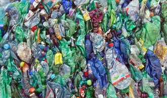 Recyklátor plastů zavírá krám. Na své stamiliony marně čekají i dluhopisoví investoři