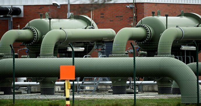 ONLINE: Rakousko souhlasilo s platbou za plyn v rublech? A výbuchy v ruském pohraničí