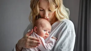 Po porodu přijde zlom, o kterém se málo mluví: Osamělost může vrcholit až několik měsíců po narození miminka Po porodu přijde zlom, o kterém se málo mluví: Osamělost může vrcholit až několik měsíců po narození miminka
