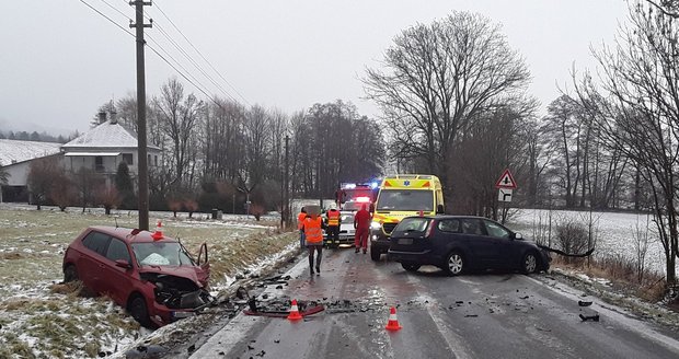 Počasí potrápilo řidiče v Libereckém kraji. (24.12.2021)