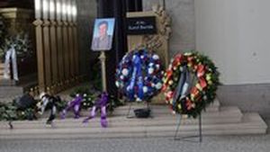 Pohřeb zpravodajské legendy: S Bartákem (†72) se loučili i Fridrich z ČT a Telička Pohřeb zpravodajské legendy: S Bartákem (†72) se loučili i Fridrich z ČT a Telička