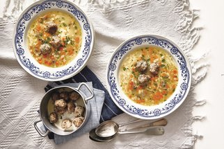 Uvařte si husí kaldoun: Započněte svatomartinské hodování tradiční polévkou s játrovými knedlíčky   