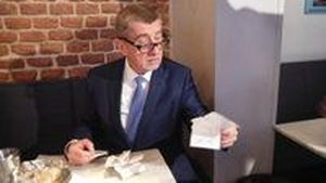 Poslanci přehlasovali senátní úpravy EET, například vynětí bezhotovostních plateb Poslanci přehlasovali senátní úpravy EET, například vynětí bezhotovostních plateb