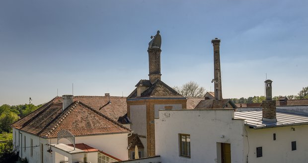 Pivovar v Dalešicích vznikl na přelomu 16. a 17. století. Poté, co mu dokonce hrozila demolice, se v něm od roku 1999 znovu vaří pivo.