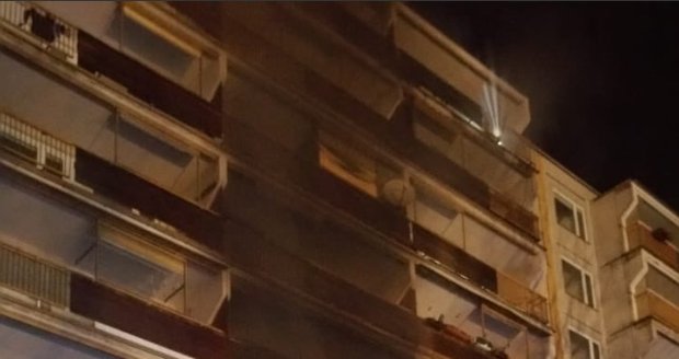 Tragický požár v druhém patře paneláku v ulici Kapitána Stránského si bohužel vyžádal jednu oběť.