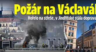Požár domu na Václavském náměstí: Ze střechy se valí kouř, policie zavřela Jindřišskou ulici
