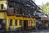 Požár na škole v přírodě na Mladoboleslavsku: Dva lidé uhořeli!