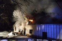 Na Bruntálsku hořel v noci rodinný dům: Oheň způsobil milionovou škodu
