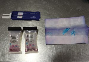 Customs officers detained a cocaine smuggler at Prague Airport.