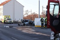 Smrtelná nehoda na Balabence! Srazila se dvě auta, řidič (†43) po půlhodinové resuscitaci zemřel