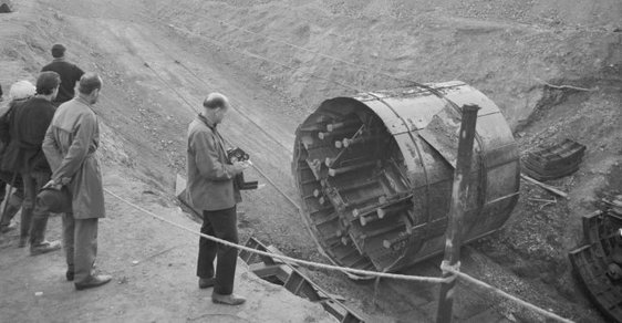 Před 50 lety začali stavbaři razit první tunel pražského metra 