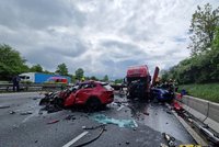 Dva mrtví a tři zranění při nehodě na D1! Kamion přejel do protisměru, dálnice na Brno byla neprůjezdná