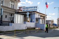 Zákazy návštěv v pražských nemocnicích: Kvůli koronaviru jsou vyhlášeny na Homolce i v Krči
