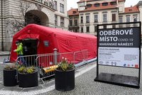 Praha otevřela nové odběrové místo: Na Mariánském náměstí lze podstoupit PCR test ze slin