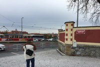 Pěší bulvár u Hradu: Z ulice U Prašného mostu zmizí auta, nahradí je lavičky a výtvarná díla