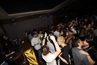 Párty jako před koronavirem! V pražských klubech se tančilo tělo na tělo bez respirátorů