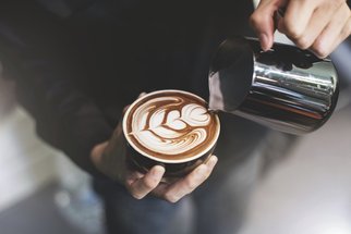 Kavárna Pražírna: Oáza klidu s výjimečnou kávou v rušném centru Prahy 