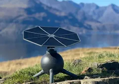 Přenosný solární generátor se sám otáčí za sluncem. Přes tři USB porty zvládne nabít mobil, tablet i notebook Přenosný solární generátor se sám otáčí za sluncem. Přes tři USB porty zvládne nabít mobil, tablet i notebook