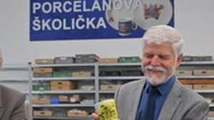 Prezidentský pár ve slavné porcelánce! Pavel s Evou vyráběli hrnečky! Prezidentský pár ve slavné porcelánce! Pavel s Evou vyráběli hrnečky!