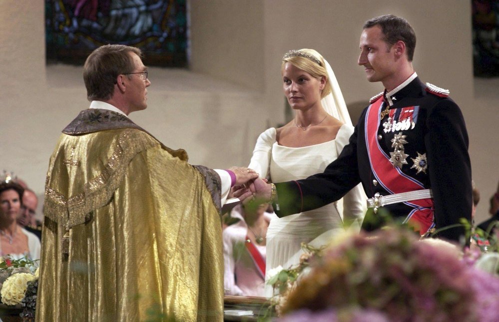 Svatba servírky s norským princem se konala v roce 2001